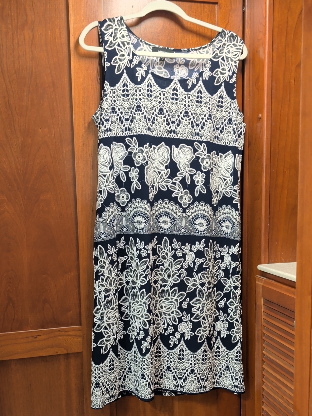 R&M Richards Floral Lace NV&Crm Shth Dress. White Lace-Style Floral Ovlay. Sz 14